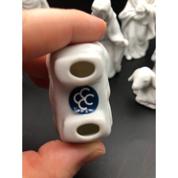 VINTAGE Colonial Candle of Cape Cod Nativity Scene White Porcelain 8 Piece - Picture 2 of 5